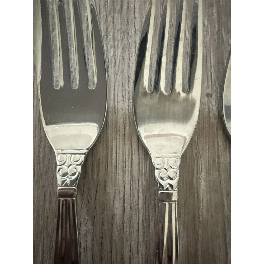 4 Towle KING GUSTAV, 18/10 Stainless‎ Steel, Salad Forks 7 1/8